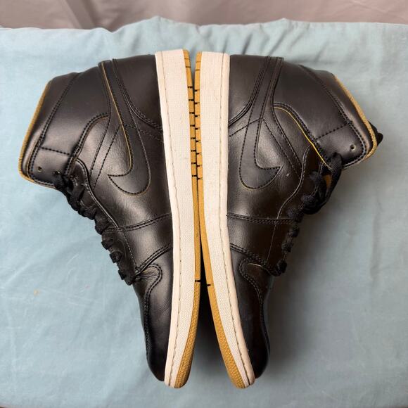 Nike Air Jordan 1 Mid Black Gold Mens 10.5 Sneakers 554724-012 Retro 2016 main image 7